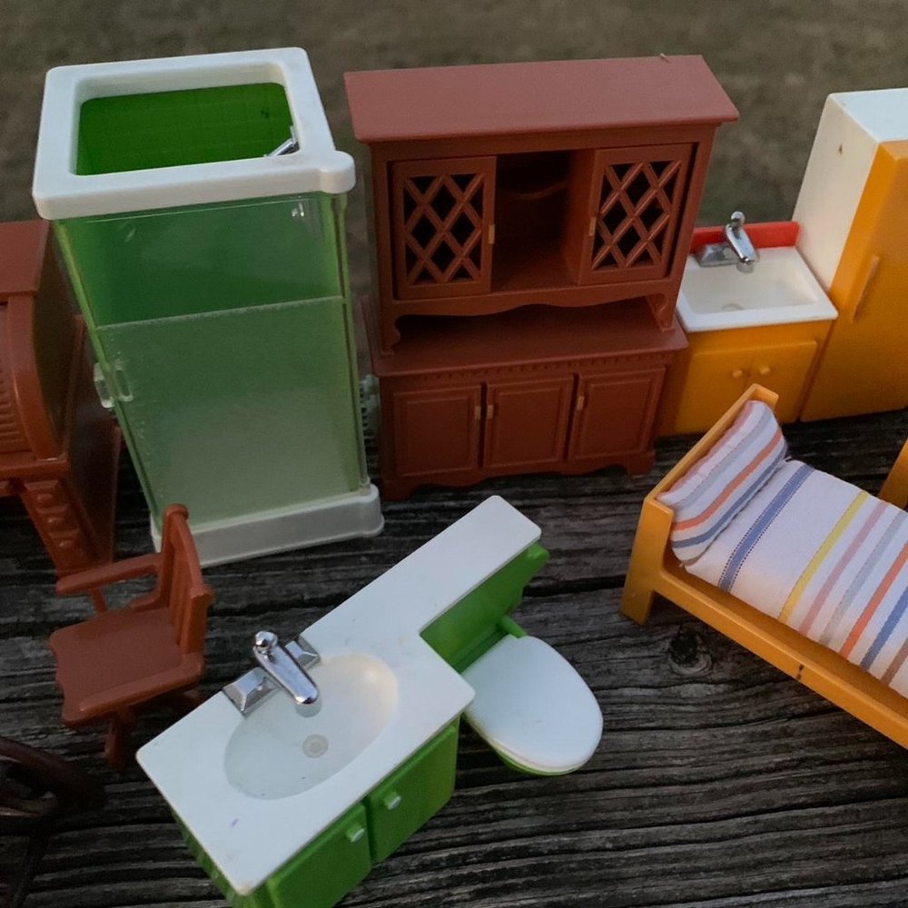 Huge 23 Piece Vintage 1970's Fisher Price Hong Kong Dollhouse Furniture Set - Picture 4 of 8